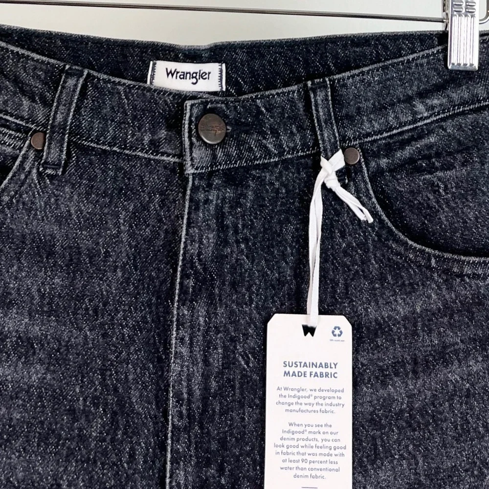 NWT Wrangler High Rise Raw Hem Festival Bermuda Shorts Grey